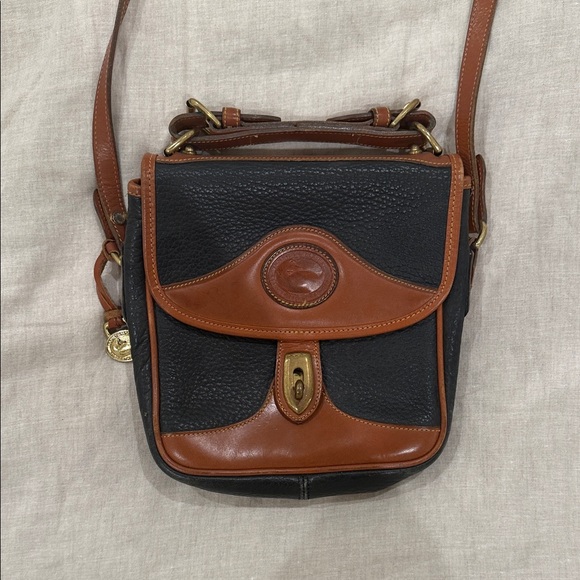 Dooney & Bourke Handbags - Vintage Dooney & Bourke Crossbody Bag